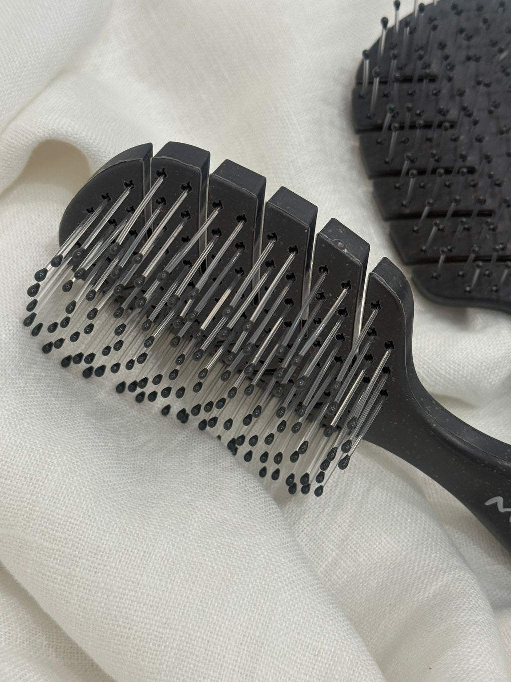 Signature Mini Brush bristle detail