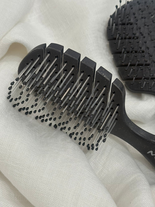 Signature Mini Brush bristle detail