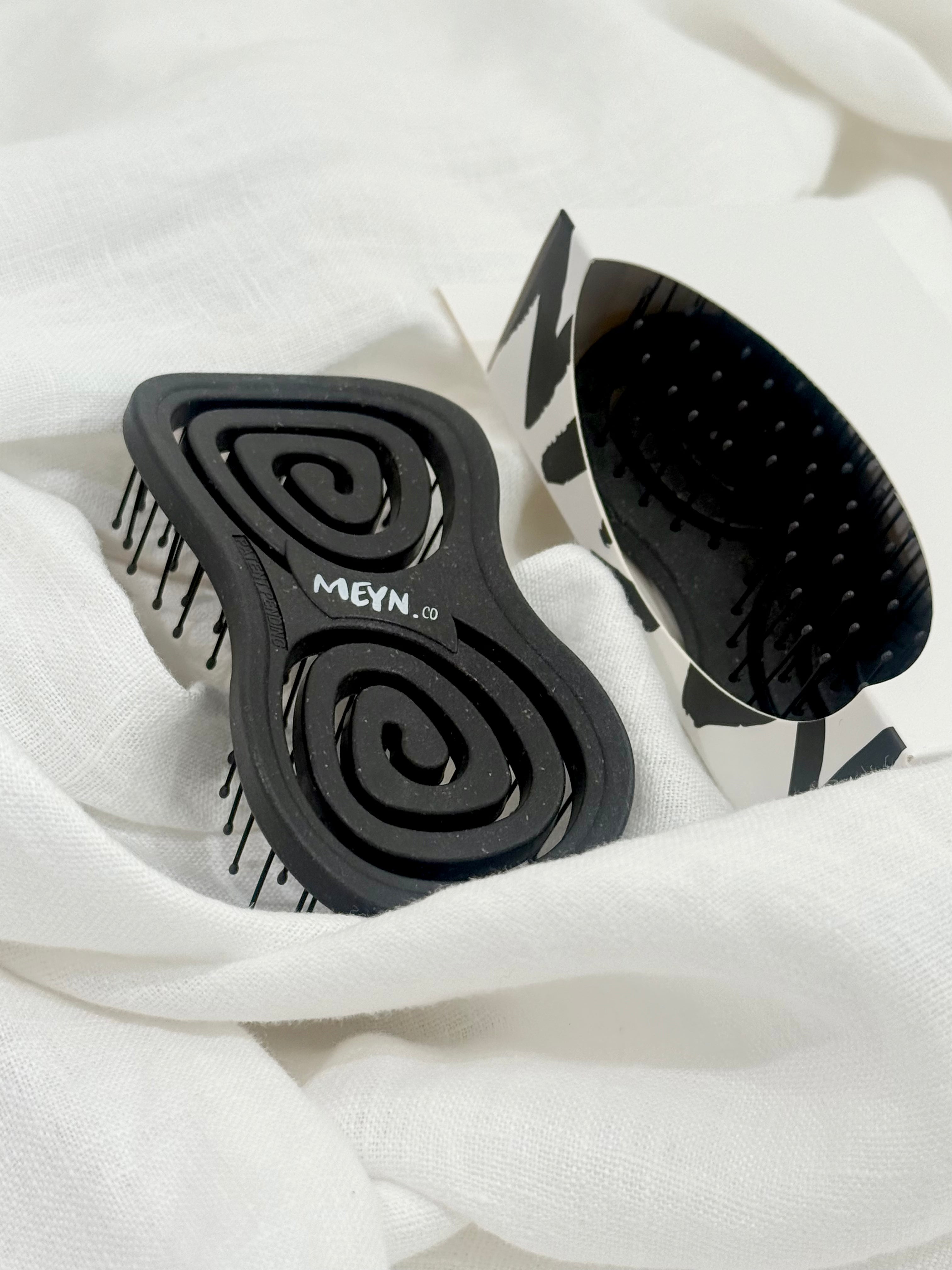 Traveller Brush close-up bristle detail