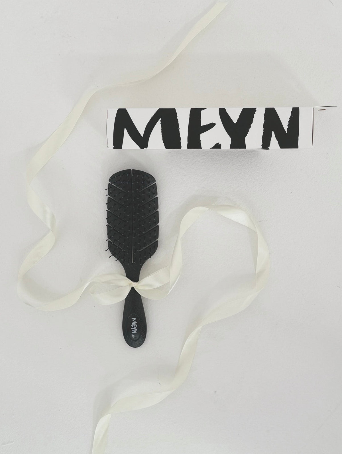 Signature Brush with packaging