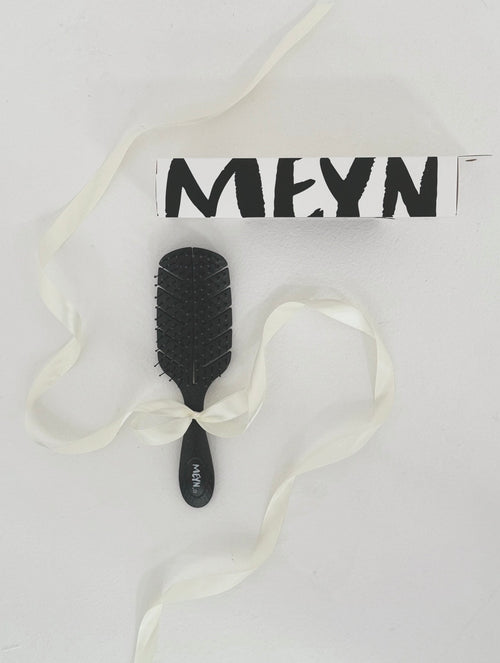 Signature Brush with packaging